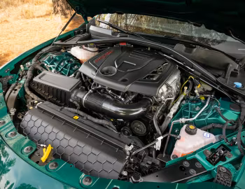 Sous la capuche 2025 Alfa Romeo Giulia Intensa [North America] (952) '2025