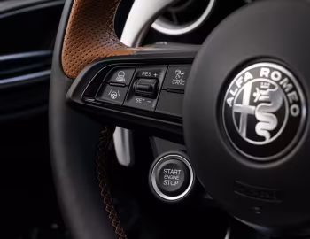 Intérieur 2025 Alfa Romeo Giulia Intensa [North America] (952) '2025