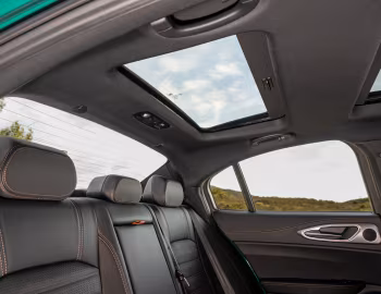Intérieur 2025 Alfa Romeo Giulia Intensa [North America] (952) '2025