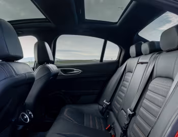 Intérieur Alfa Romeo Giulia Intensa [UK-spec] (952) '2025