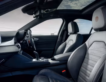 Intérieur Alfa Romeo Giulia Intensa [UK-spec] (952) '2025