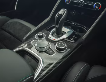 Intérieur Alfa Romeo Giulia Quadrifoglio [UK-spec] (952) '2020–23
