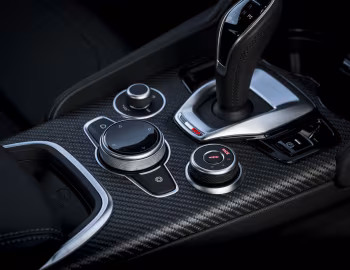 Intérieur Alfa Romeo Giulia Quadrifoglio [UK-spec] (952) '2023–25
