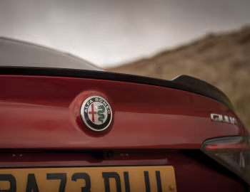 Logo Alfa Romeo Giulia Quadrifoglio [UK-spec] (952) '2023–25