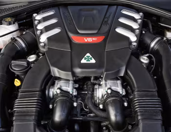 Sous la capuche Alfa Romeo Giulia Quadrifoglio [Worldwide] (952) '2016–20