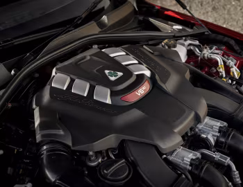 Sous la capuche Alfa Romeo Giulia Quadrifoglio [UK-spec] (952) '2023–25
