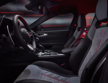 Intérieur Alfa Romeo Giulia Quadrifoglio Luna Rossa (952) '2026