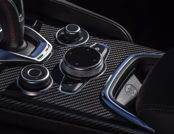 Intérieur 2019–21 Alfa Romeo Giulia Quadrifoglio Nero Edizione [North America] (952) '2018–21