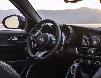 Intérieur 2019–21 Alfa Romeo Giulia Quadrifoglio Nero Edizione [North America] (952) '2018–21