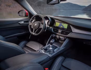 Interior 2017–19 Alfa Romeo Giulia Ti Sport Q2 [North America] (952) '2017–19