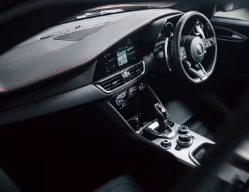Intérieur Alfa Romeo Giulia Tributo Italiano [Japan] (952) '2024