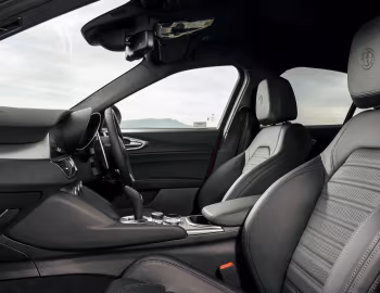 Intérieur Alfa Romeo Giulia Veloce [UK-spec] (952) '2023–pr.