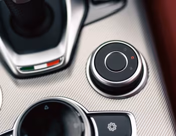 Intérieur Alfa Romeo Giulia Veloce [Japan] (952) '2023–pr.