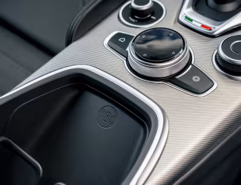 Intérieur Alfa Romeo Giulia Veloce [UK-spec] (952) '2023–pr.