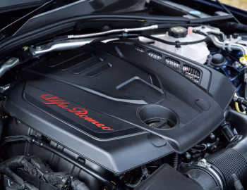 Sous la capuche Alfa Romeo Giulia Veloce [UK-spec] (952) '2017–19