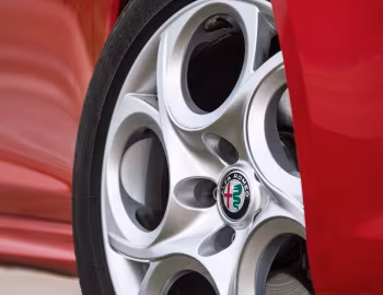 Alfa Romeo Giulietta [UK-spec] (940) '2016–19