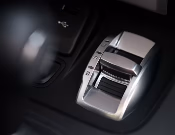 Інтер'єр Alfa Romeo Giulietta [UK-spec] (940) '2016–19