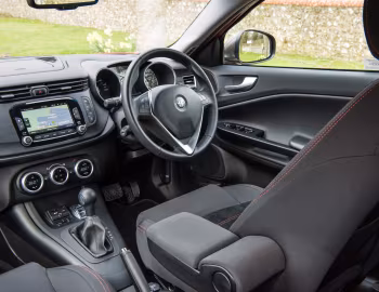 Інтер'єр Alfa Romeo Giulietta [UK-spec] (940) '2016–19