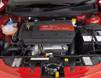 Sous la capuche Alfa Romeo Giulietta [UK-spec] (940) '2010–14