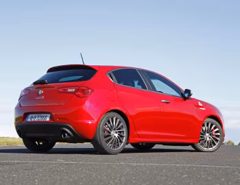 Alfa Romeo Giulietta Cloverleaf [UK-spec] (940) '2010–14