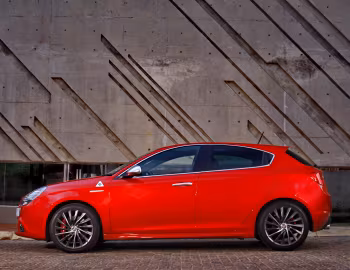 Alfa Romeo Giulietta Quadrifoglio Verde [South Africa] (940) '2011–14