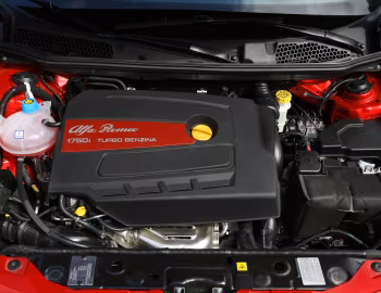 Sous la capuche Alfa Romeo Giulietta Quadrifoglio Verde [Worldwide] (940) '2014–16