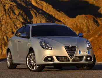 Alfa Romeo Giulietta Sportiva [Worldwide] (940) '2013–14
