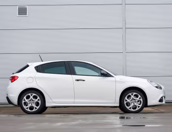 Alfa Romeo Giulietta "Sprint" [UK-spec] (940) '2014–16