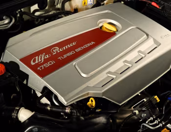 Sous la capuche Alfa Romeo 159 [South Africa] (939A) '2008–11
