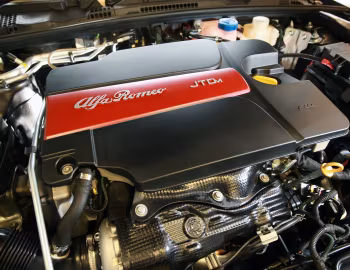 Sous la capuche Alfa Romeo 159 Sportwagon TI [UK-spec] (939B) '2008–11