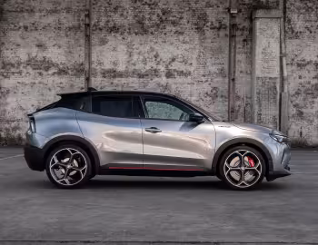 Alfa Romeo Junior Elettrica Veloce [UK-spec] (966) '2025–pr.