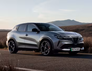 Alfa Romeo Junior Elettrica Veloce [UK-spec] (966) '2025–pr.