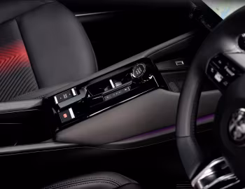 Intérieur Alfa Romeo Junior Ibrida [UK-spec] (966) '2024–pr.