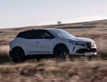 Alfa Romeo Junior Ibrida [UK-spec] (966) '2024–pr.