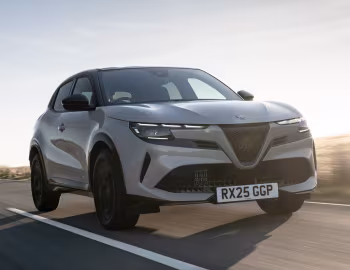 Alfa Romeo Junior Ibrida [UK-spec] (966) '2024–pr.