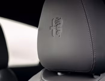 Intérieur Alfa Romeo Junior Ibrida [UK-spec] (966) '2024–pr.