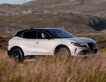 Alfa Romeo Junior Ibrida [UK-spec] (966) '2024–pr.