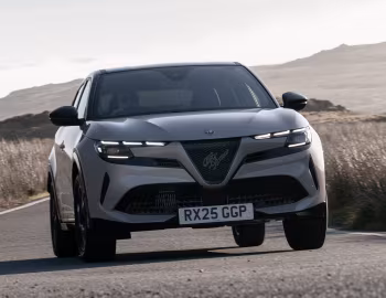 Alfa Romeo Junior Ibrida [UK-spec] (966) '2024–pr.
