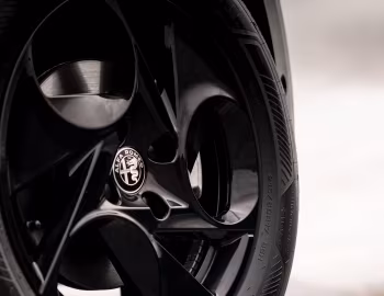 Alfa Romeo Junior Ibrida [UK-spec] (966) '2024–pr.