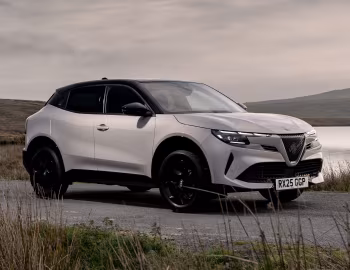 Alfa Romeo Junior Ibrida [UK-spec] (966) '2024–pr.