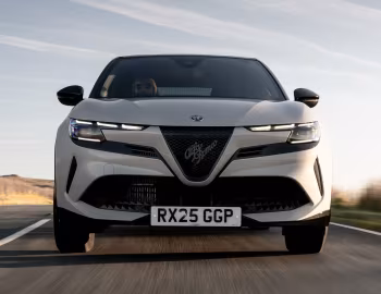 Alfa Romeo Junior Ibrida [UK-spec] (966) '2024–pr.