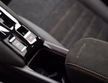 Intérieur Alfa Romeo Junior Ibrida Intensa (966) '2025