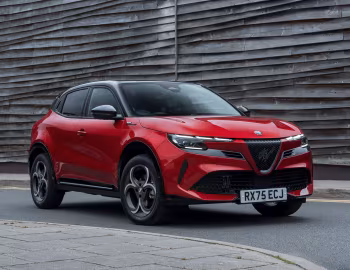 Alfa Romeo Junior Ibrida Sport Speciale [UK-spec] (966) '2025–26