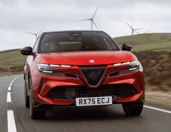 Alfa Romeo Junior Ibrida Sport Speciale [UK-spec] (966) '2025–26