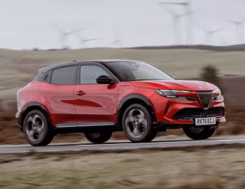 Alfa Romeo Junior Ibrida Sport Speciale [UK-spec] (966) '2025–26