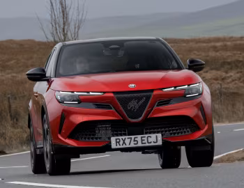 Alfa Romeo Junior Ibrida Sport Speciale [UK-spec] (966) '2025–26