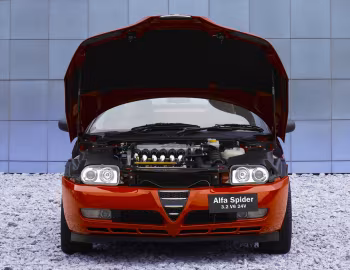 Sous la capuche Alfa Romeo Spider [Japan] (916S) '2003–04