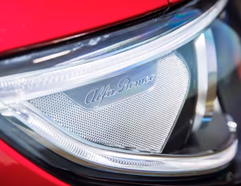 Alfa Romeo Stelvio [UK-spec] (949) '2017–pr.