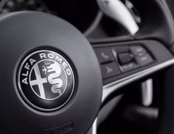 Logo Alfa Romeo Stelvio [UK-spec] (949) '2017–pr.