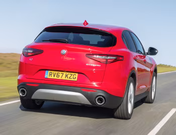 Alfa Romeo Stelvio [UK-spec] (949) '2017–pr.